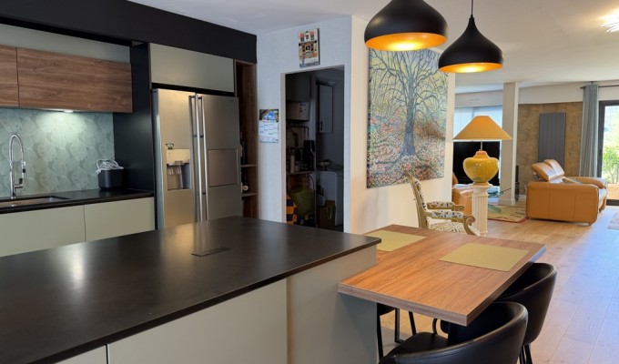 Quimper Cœur de la Ville – Appartement de 190 m² avec Ascenseur & Terrasse & Garage