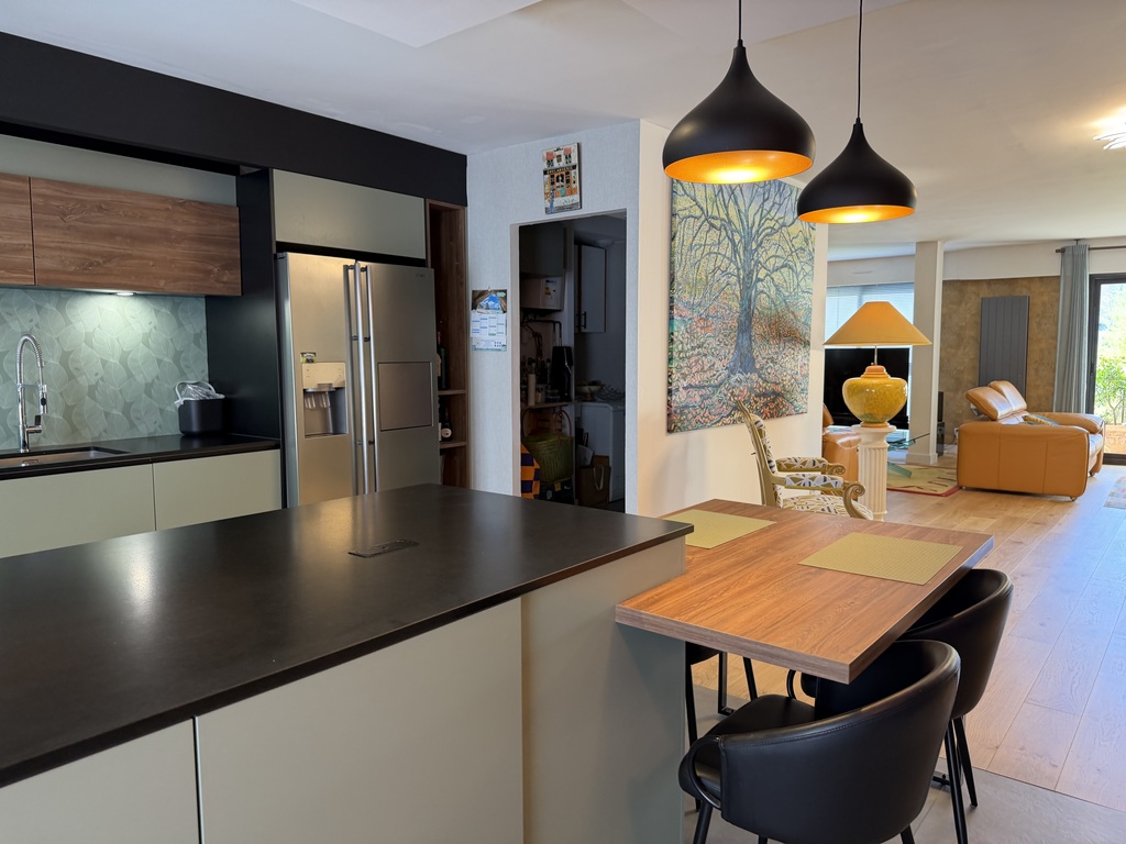 Quimper Cœur de la Ville – Appartement de 190 m² avec Ascenseur & Terrasse & Garage
