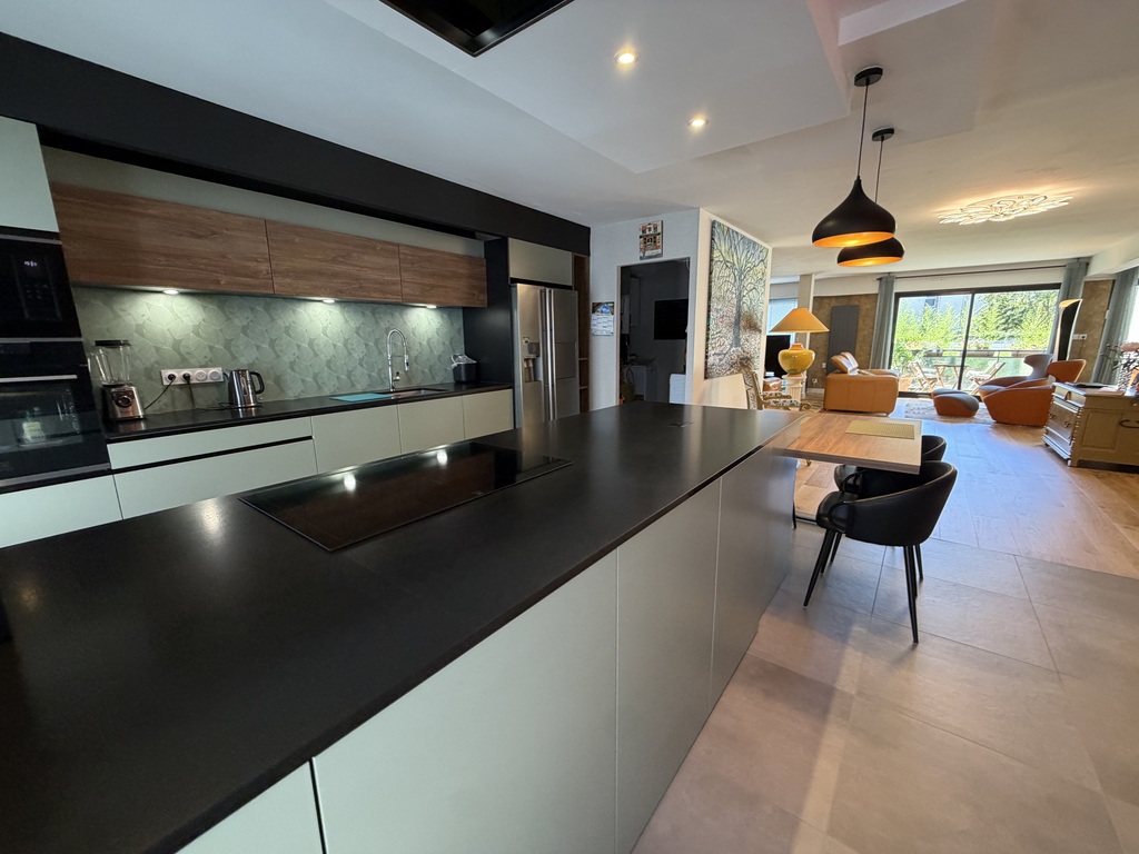 Quimper Cœur de la Ville – Appartement de 190 m² avec Ascenseur & Terrasse & Garage