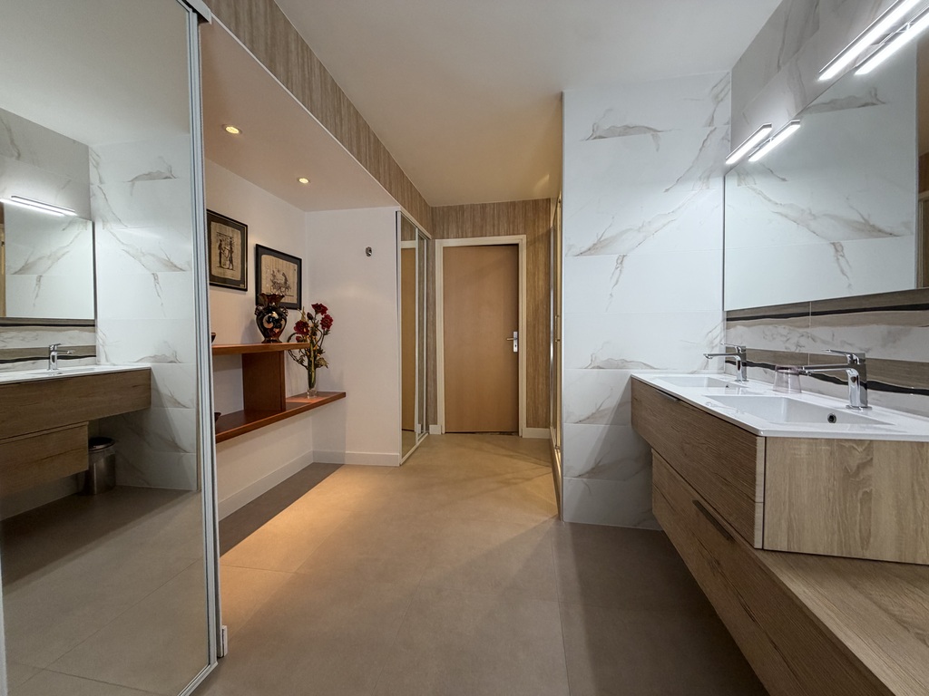 Quimper Cœur de la Ville – Appartement de 190 m² avec Ascenseur & Terrasse & Garage