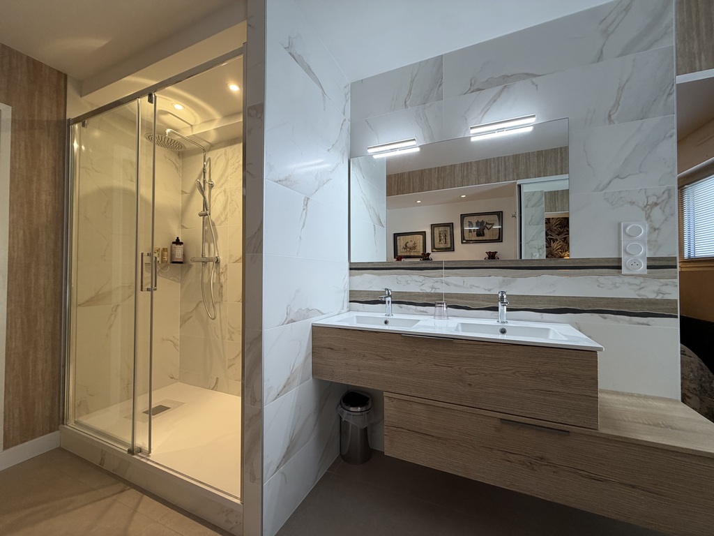 Quimper Cœur de la Ville – Appartement de 190 m² avec Ascenseur & Terrasse & Garage
