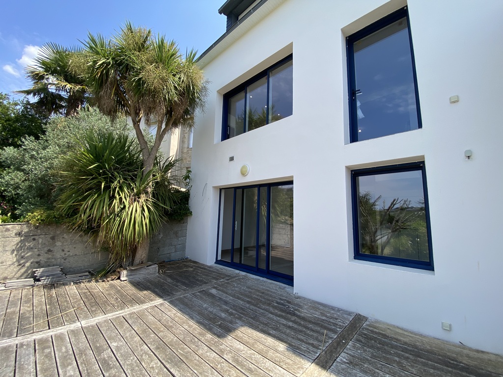 À LOUER – Disponible immédiatement – Maison de ville Familiale de 181 m²- Centre Ville QUIMPER
