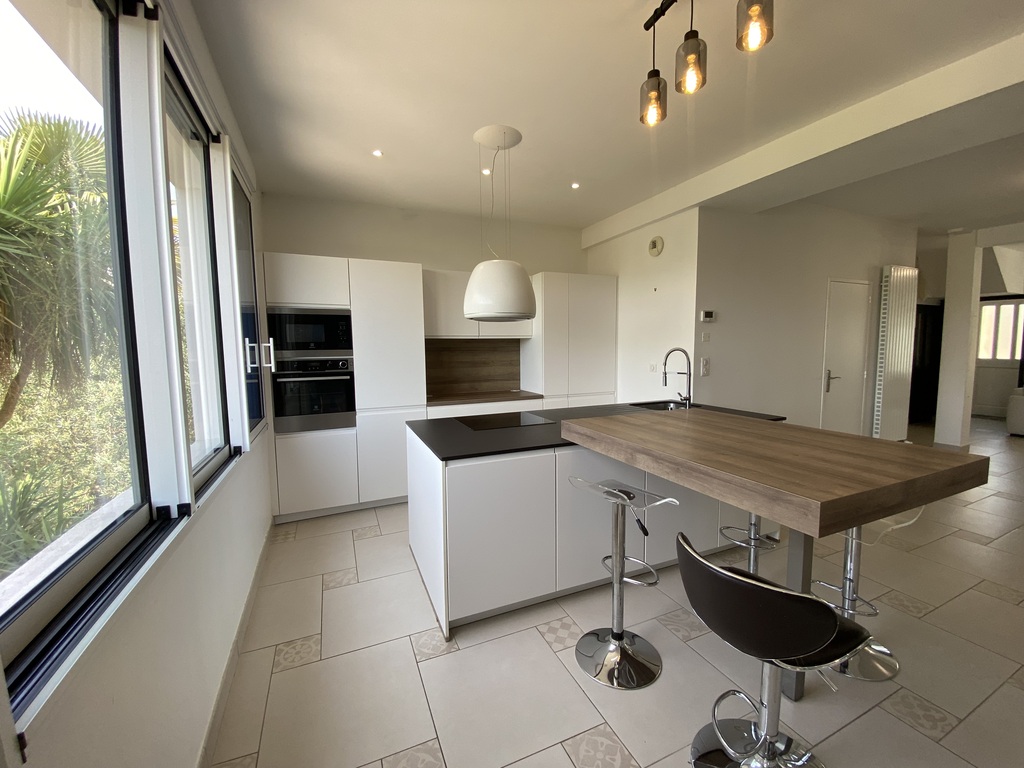 À LOUER – Disponible immédiatement – Maison de ville Familiale de 181 m²- Centre Ville QUIMPER