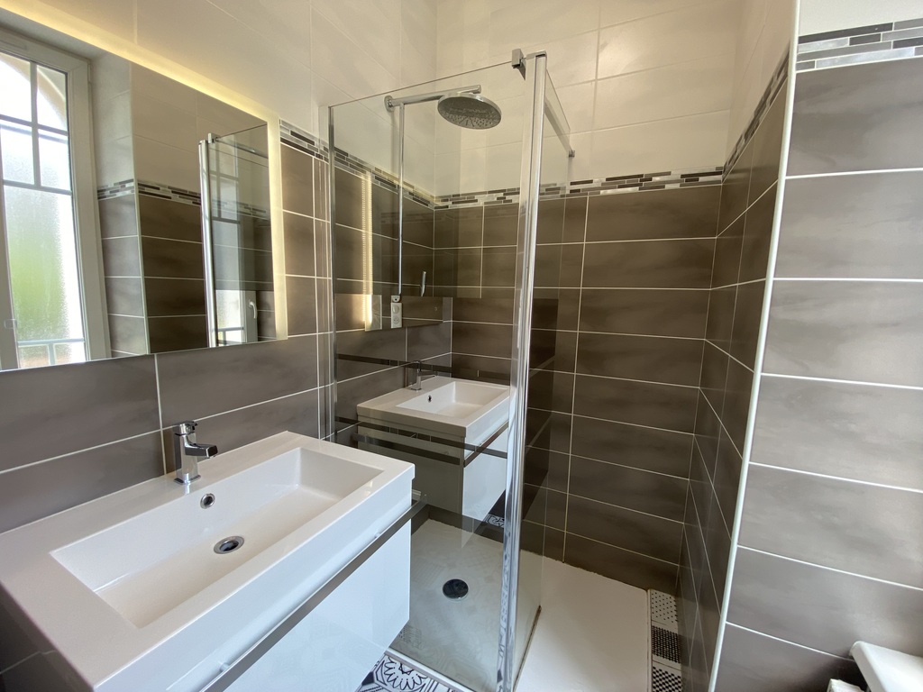 À LOUER – Disponible immédiatement – Maison de ville Familiale de 181 m²- Centre Ville QUIMPER