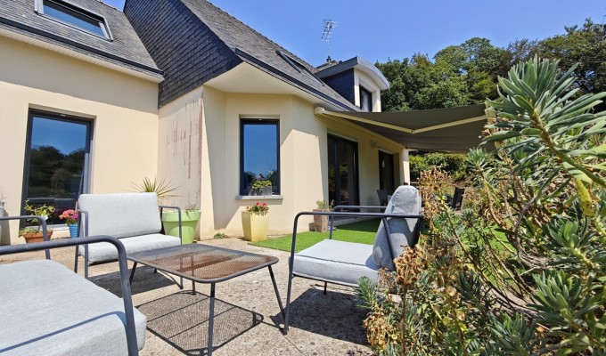 Quimper Sud. Quartier Prisé pour Maison Contemporaine (161 m2) aux Prestations Soignées sur Terrain de 1 000 m2.