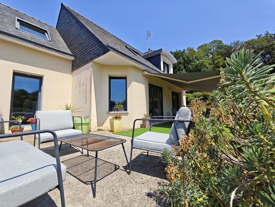 Quimper Sud. Quartier Prisé pour Maison Contemporaine (161 m2) aux Prestations Soignées sur Terrain de 1 000 m2.