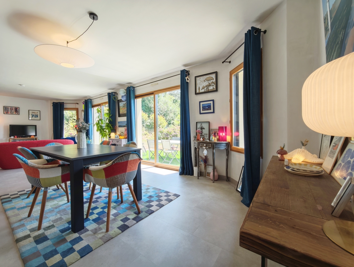 Quimper Sud. Quartier Prisé pour Maison Contemporaine (161 m2) aux Prestations Soignées sur Terrain de 1 000 m2.