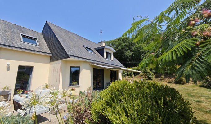 Quimper Sud. Quartier Prisé pour Maison Contemporaine (161 m2) aux Prestations Soignées sur Terrain de 1 000 m2.