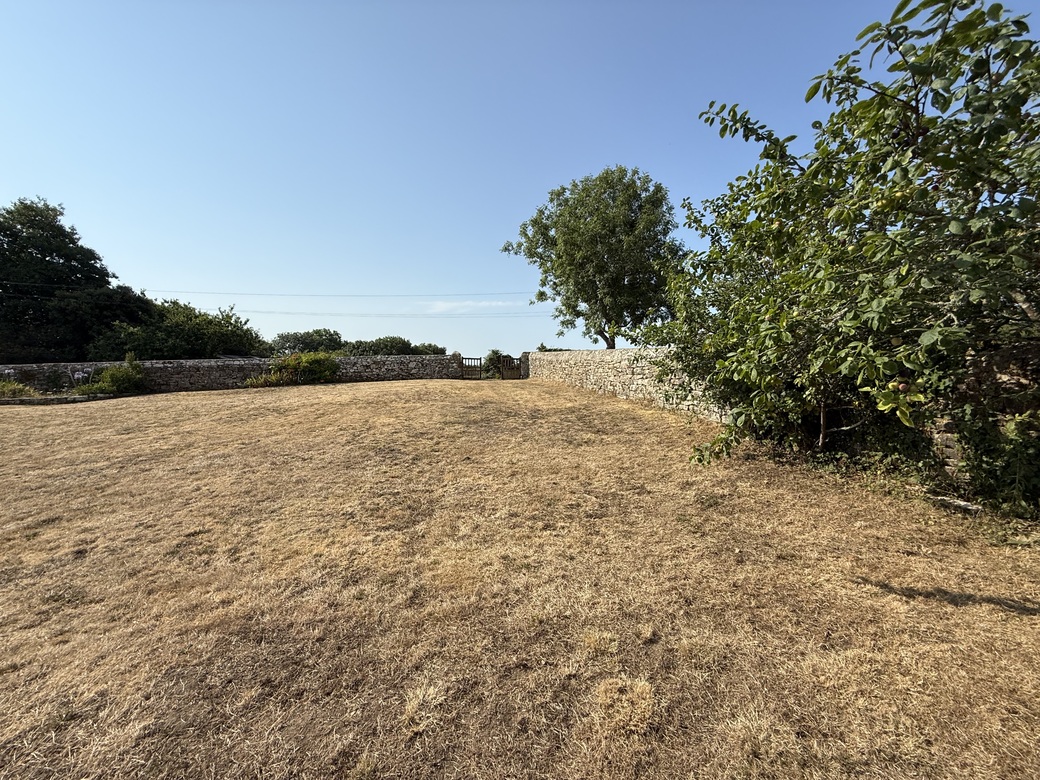 Cleden-Cap-Sizun – Cadre Bucolique pour cette Charmante Propriété à 2km de la Plage
