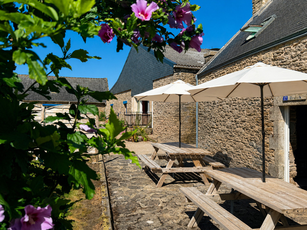 Exclusivité Agence. Guiler-Sur-Goyen A 10 minutes de Douarnenez, Propriété de Caractère, Gîtes & Evènementiel