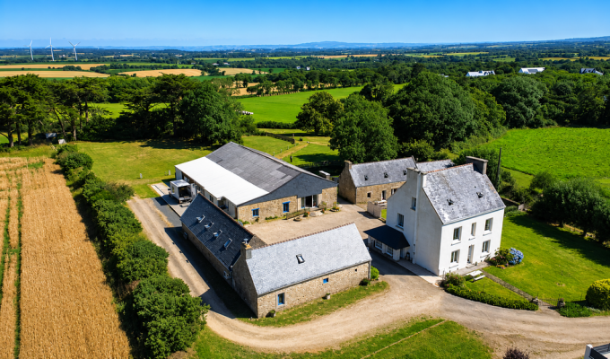 Exclusivité Agence. Guiler-Sur-Goyen A 10 minutes de Douarnenez, Propriété de Caractère, Gîtes & Evènementiel