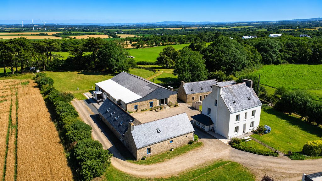 Exclusivité Agence. Guiler-Sur-Goyen A 10 minutes de Douarnenez, Propriété de Caractère, Gîtes & Evènementiel