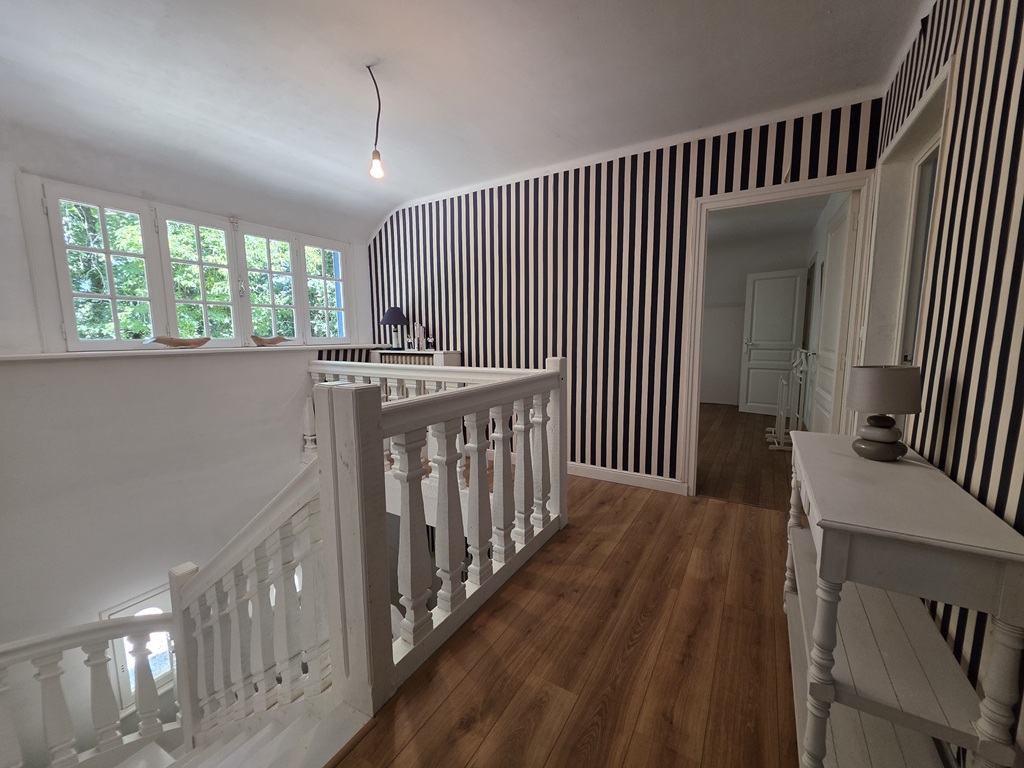 Combrit, Plein Centre, Belle Chaumière de Famille (5 chambres) dans Son Parc Préservé de 10 800 m²