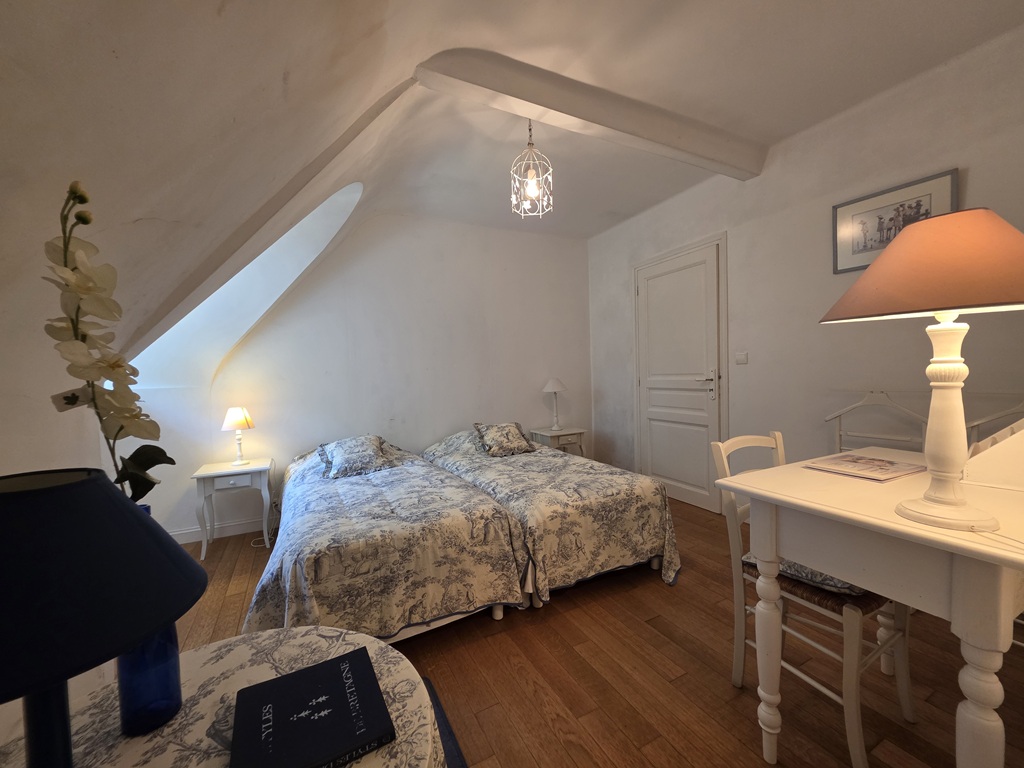 Combrit, Plein Centre, Belle Chaumière de Famille (5 chambres) dans Son Parc Préservé de 10 800 m²