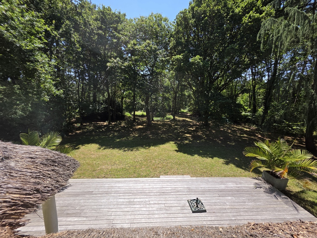 Combrit, Plein Centre, Belle Chaumière de Famille (5 chambres) dans Son Parc Préservé de 10 800 m²