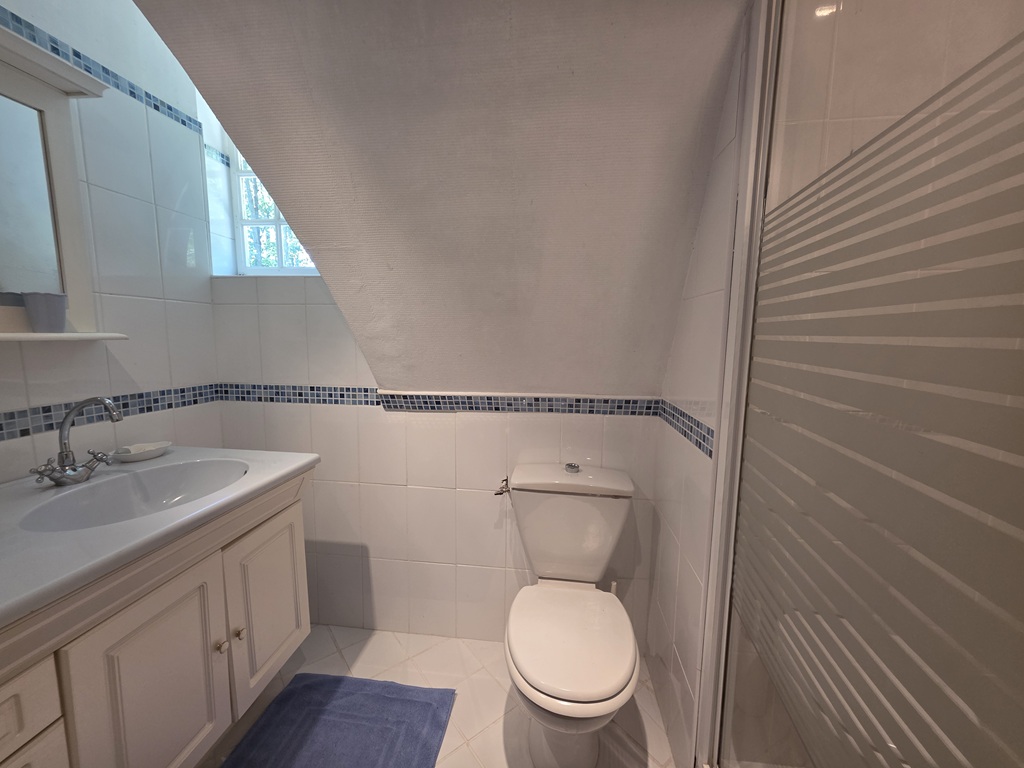 Combrit, Plein Centre, Belle Chaumière de Famille (5 chambres) dans Son Parc Préservé de 10 800 m²