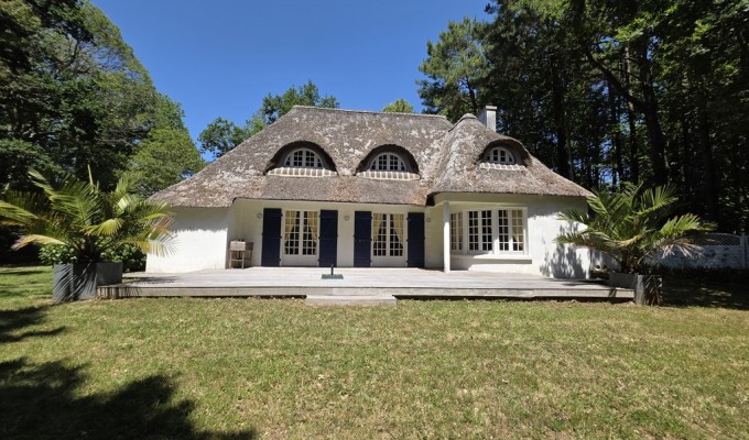 Combrit, Plein Centre, Belle Chaumière de Famille (5 chambres) dans Son Parc Préservé de 10 800 m²