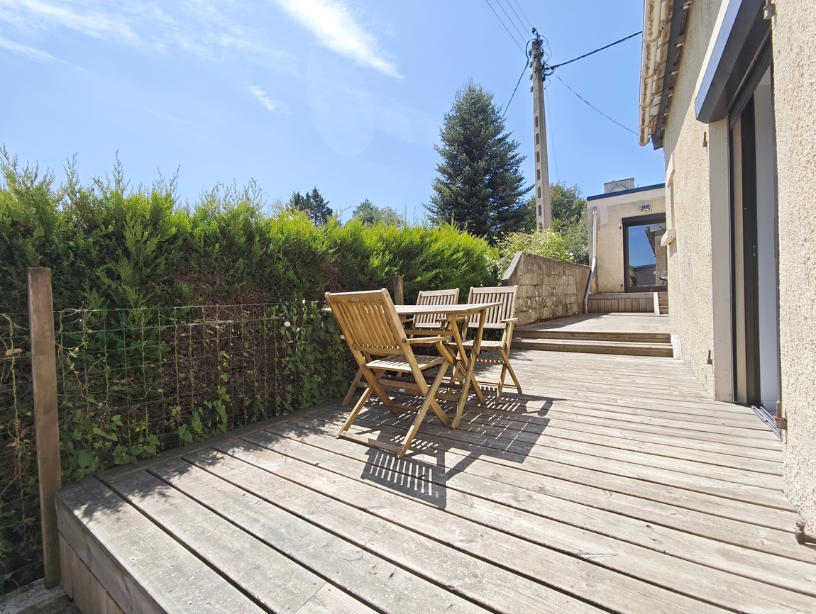 Quimper. Généreuse Maison de Plain Pied (175 m2) 4 Chambres, Bureau Terrasse & Grand Garage.