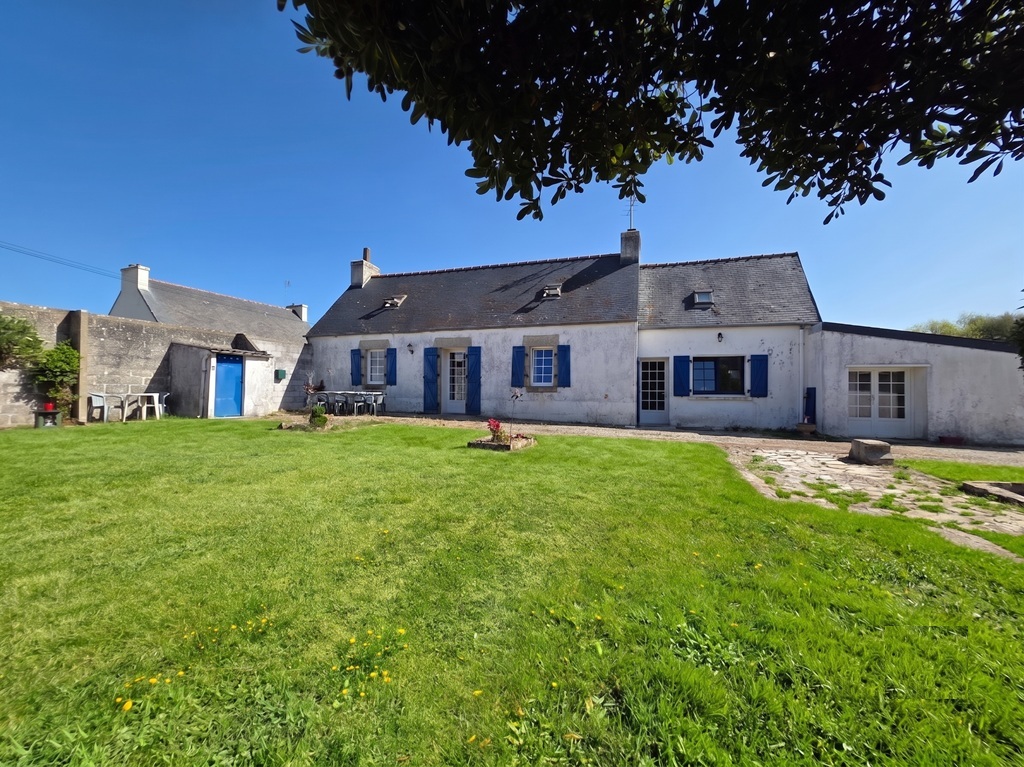 Tréguennec, Longère Bigoudène à Rénover et son Terrain Constructible de 3370 m²
