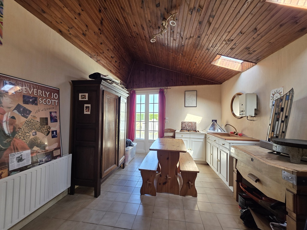 Tréguennec, Longère Bigoudène à Rénover et son Terrain Constructible de 3370 m²