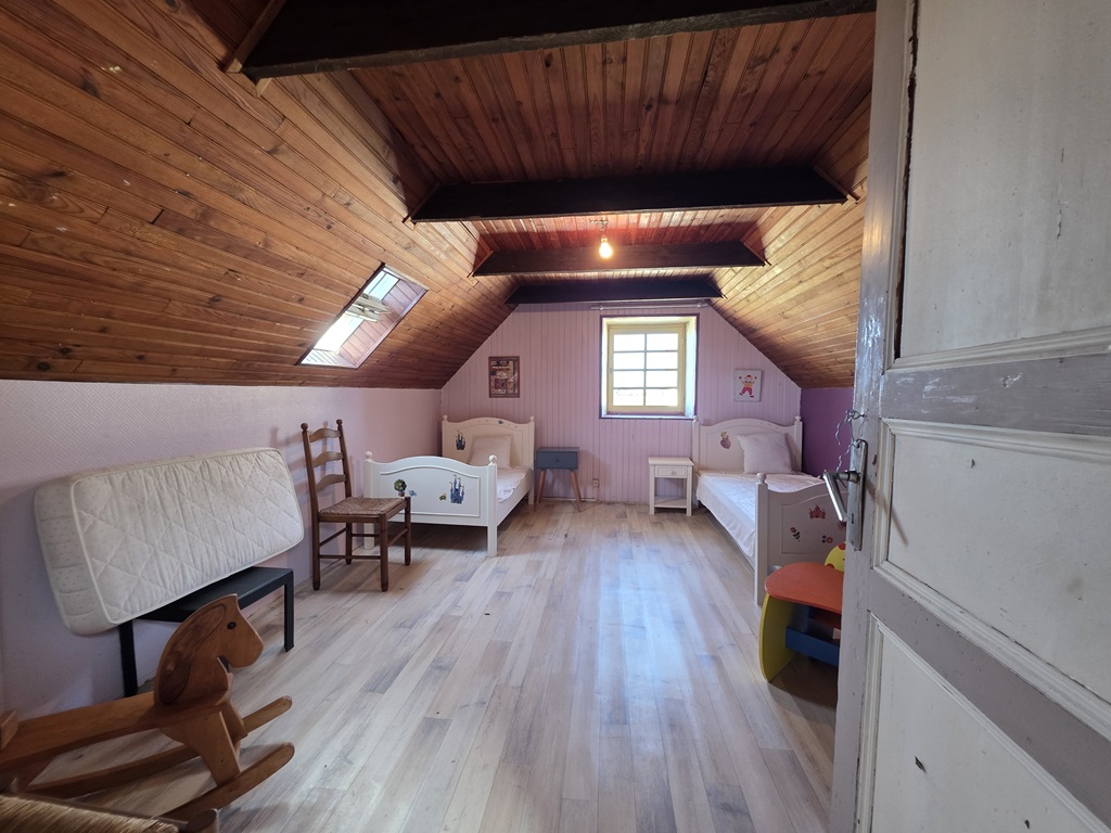 Tréguennec, Longère Bigoudène à Rénover et son Terrain Constructible de 3370 m²