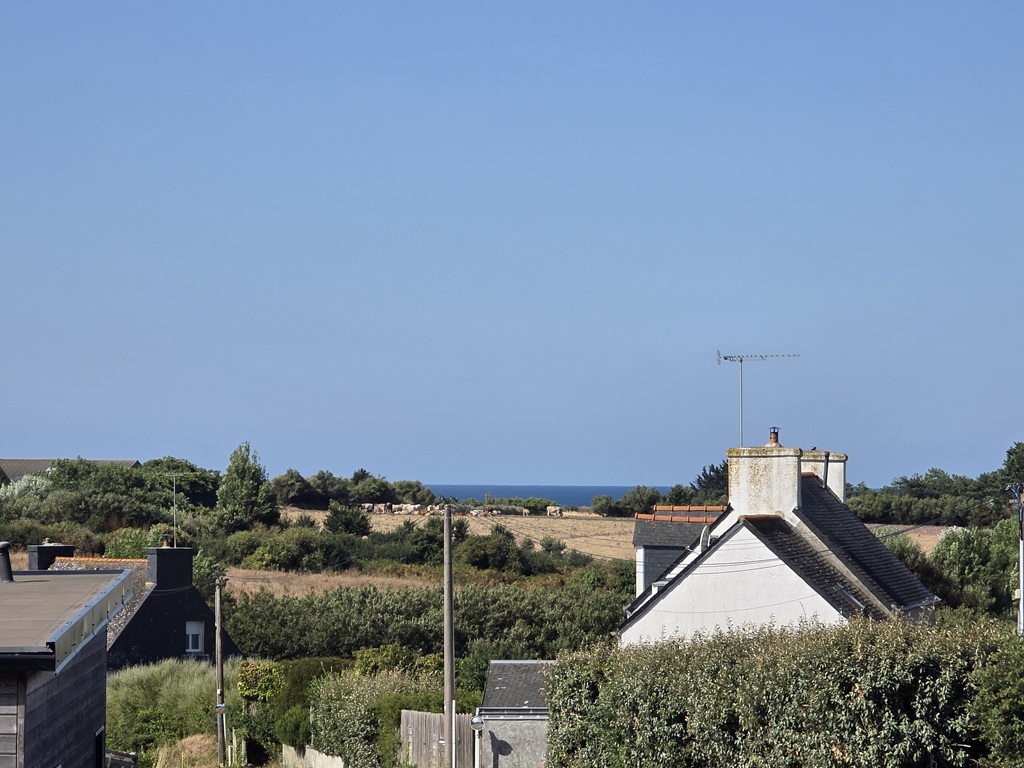 Tréguennec, Longère Bigoudène à Rénover et son Terrain Constructible de 3370 m²
