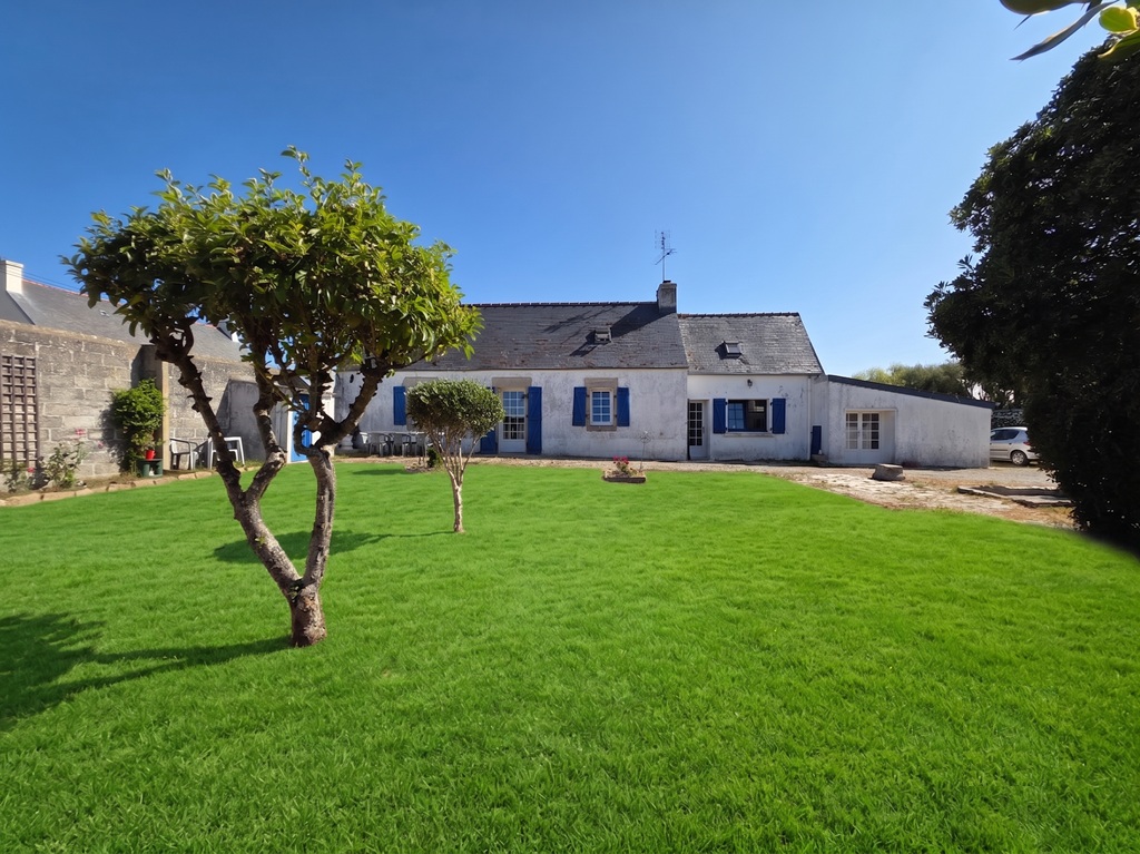 Tréguennec, Longère Bigoudène à Rénover et son Terrain Constructible de 3370 m²