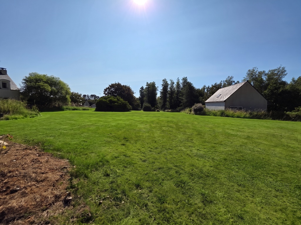 Tréguennec, Longère Bigoudène à Rénover et son Terrain Constructible de 3370 m²