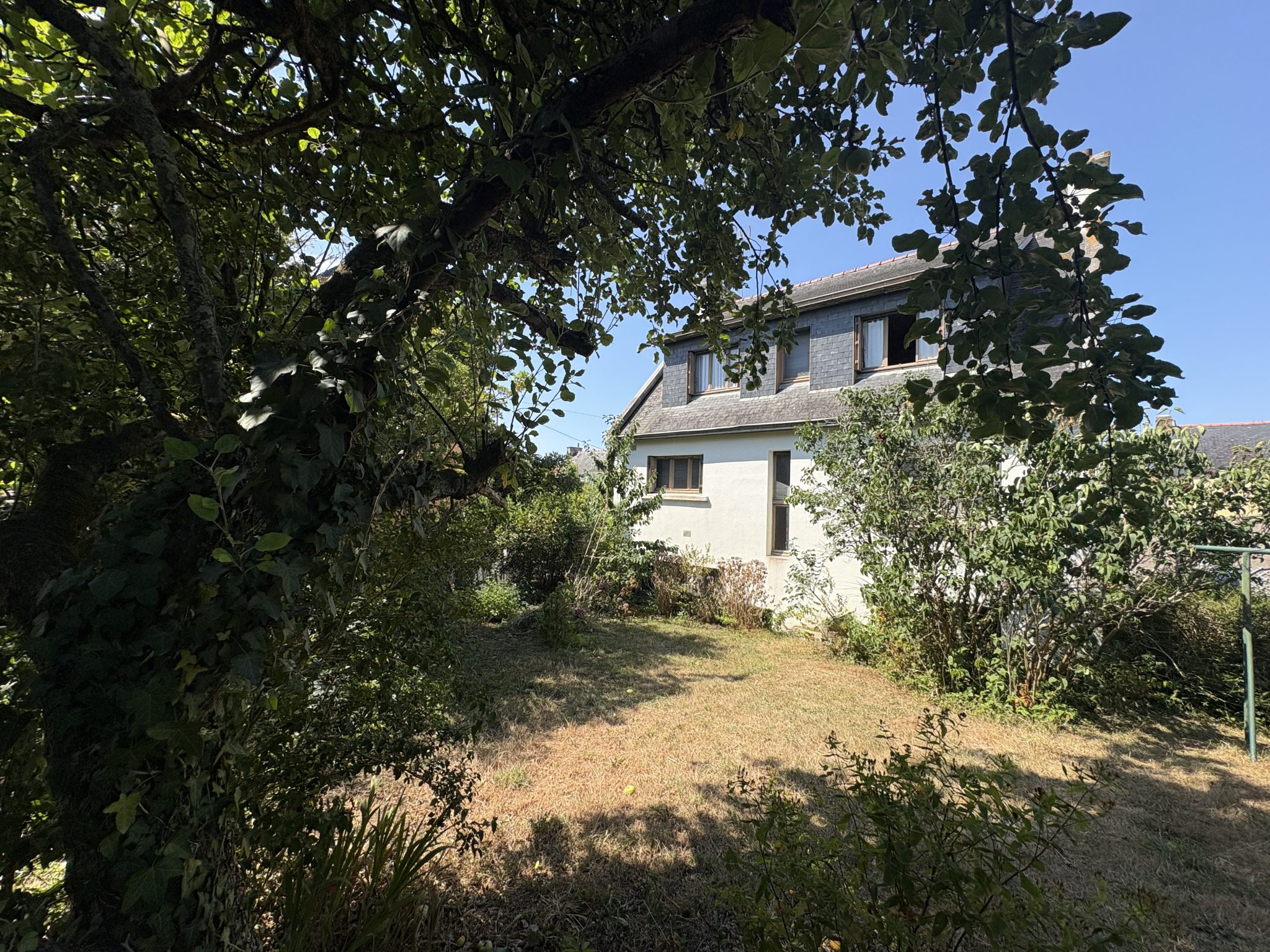 Concarneau, Elégante Maison Familiale A Rénover A deux Pas Des Plages de La Corniche