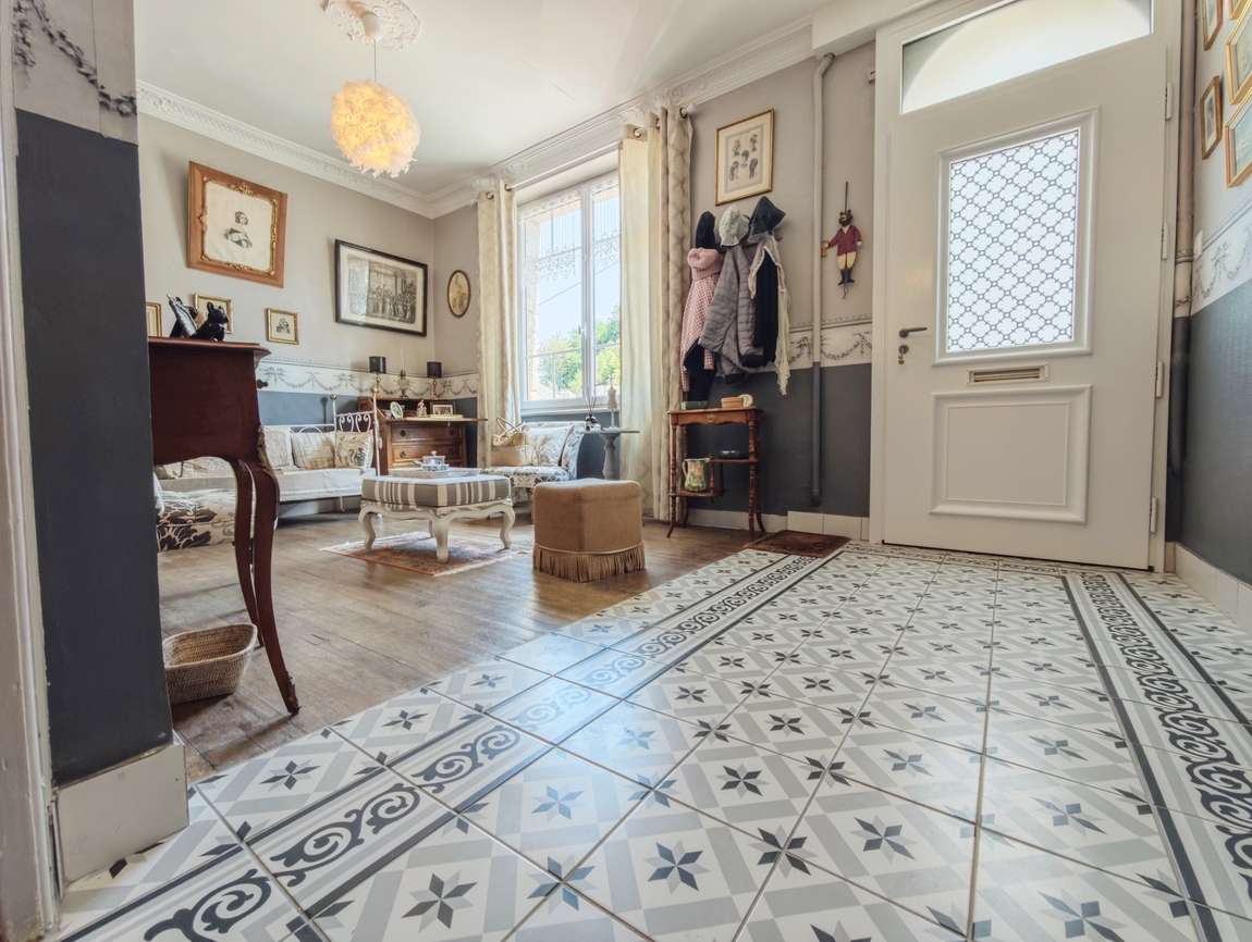 Quimper. Charme & Authenticité pour Remarquable Maison 1930 Parfaitement Rénovée.