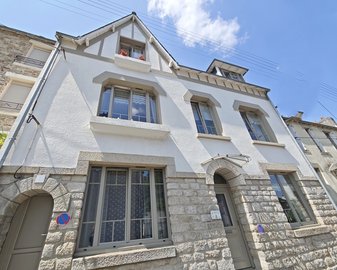 Quimper. Charme & Authenticité pour Remarquable Maison 1930 Parfaitement Rénovée.