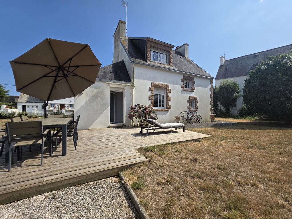 LESCONIL, En impasse, La Plage à pied, La Maison Bretonne Rénovée Avec Son grand Jardin Clos