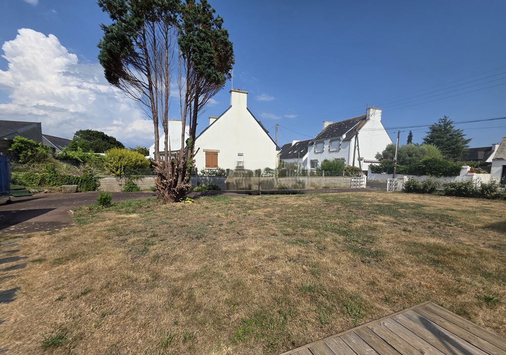 LESCONIL, En impasse, La Plage à pied, La Maison Bretonne Rénovée Avec Son grand Jardin Clos