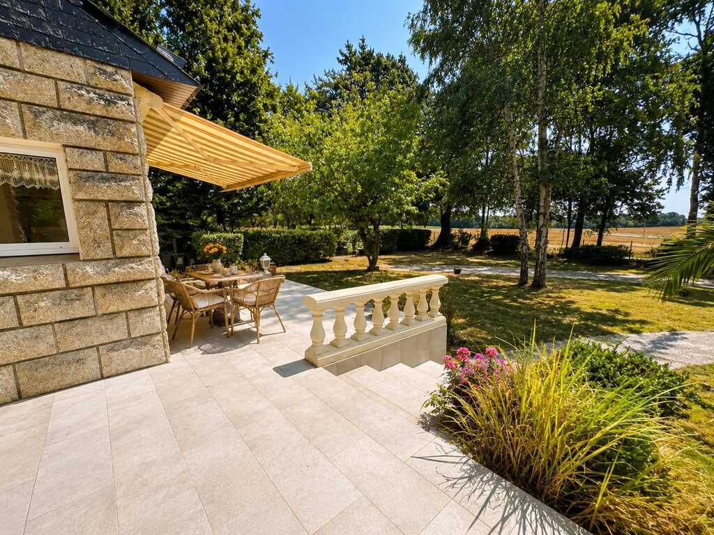 Riantec – Elégante Maison de Caractère de 130m² Au Calme Avec Son Jardin Paysagé