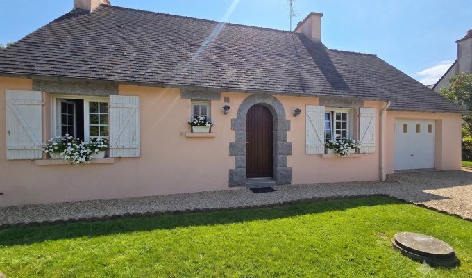 A LOUER, TREMEOC, La maison de plain pied 2 chambres (67m²) Avec Garage et Jardin (842m²)