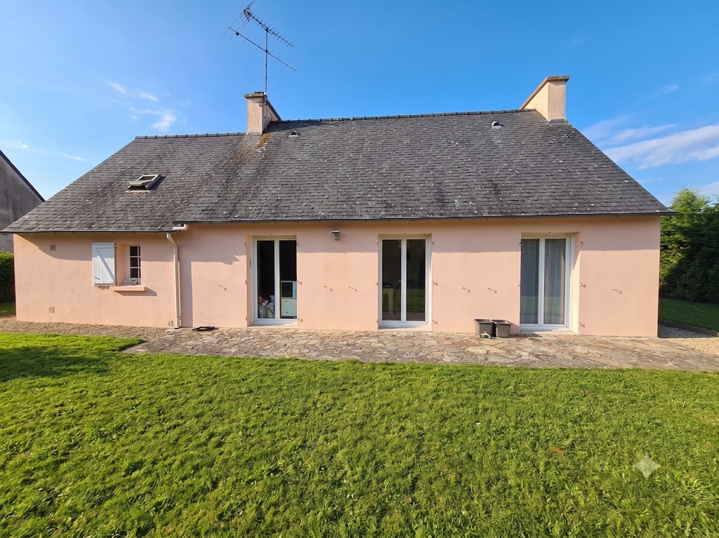 A LOUER, TREMEOC, La maison de plain pied 2 chambres (67m²) Avec Garage et Jardin (842m²)