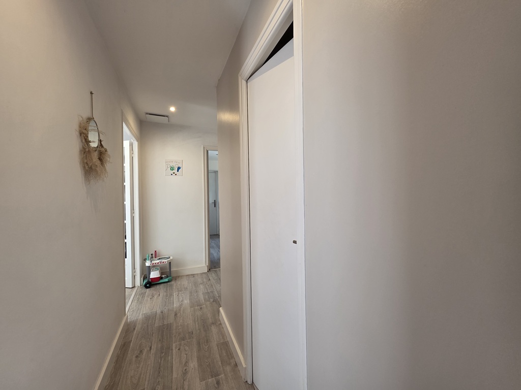 A LOUER, TREMEOC, La maison de plain pied 2 chambres (67m²) Avec Garage et Jardin (842m²)
