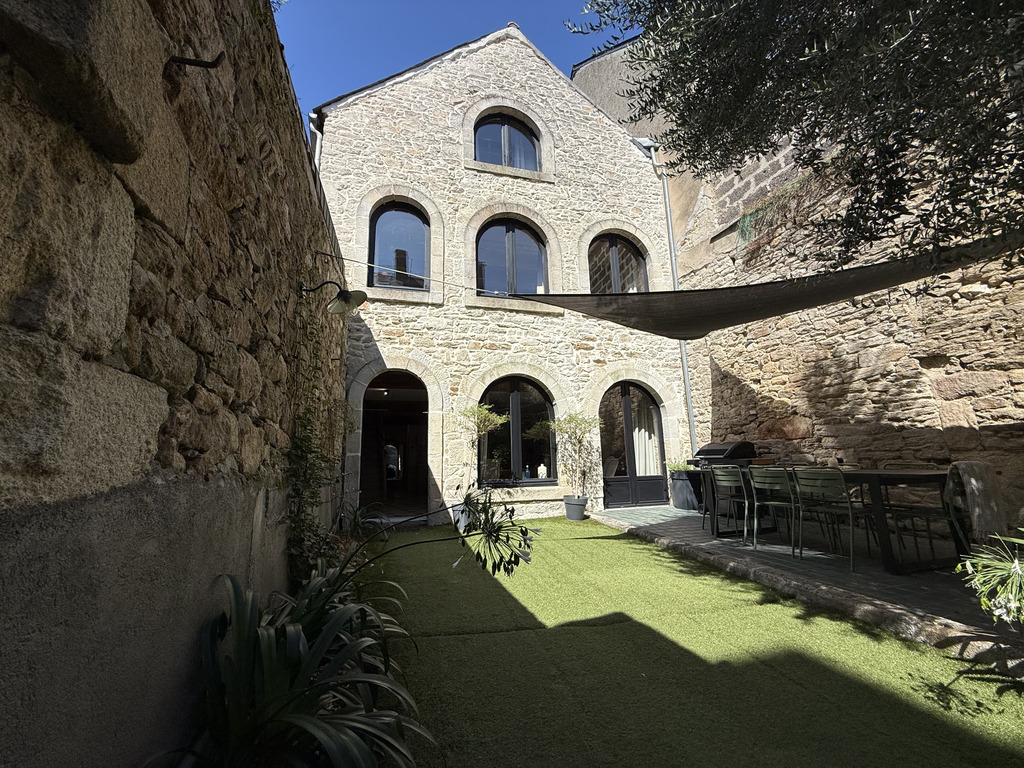 Quimper Centre historique. Une Adresse Confidentielle, un Lieu chargé d’histoire, Une Rénovation d’exception
