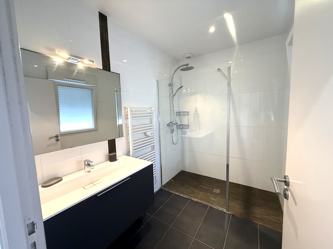 Penmarc’h – Contemporaine de 110 m² Surplombant la Mer Proche des Commerces & Plages