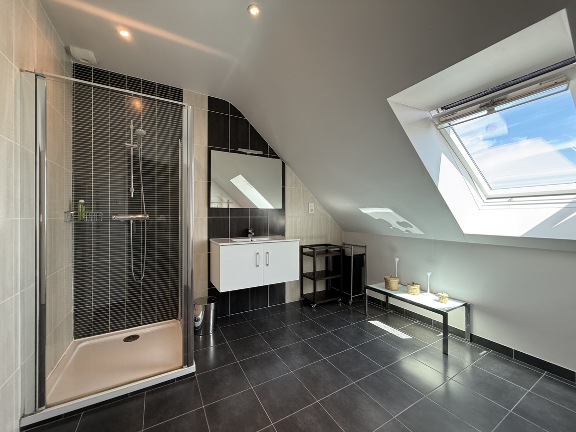 Penmarc’h – Contemporaine de 110 m² Surplombant la Mer Proche des Commerces & Plages