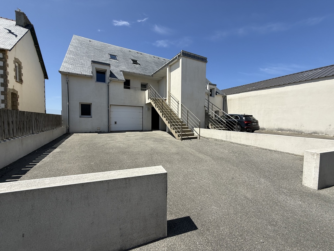 Penmarc’h – Contemporaine de 110 m² Surplombant la Mer Proche des Commerces & Plages