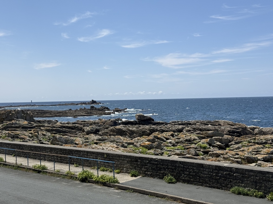 Penmarc’h – Contemporaine de 110 m² Surplombant la Mer Proche des Commerces & Plages