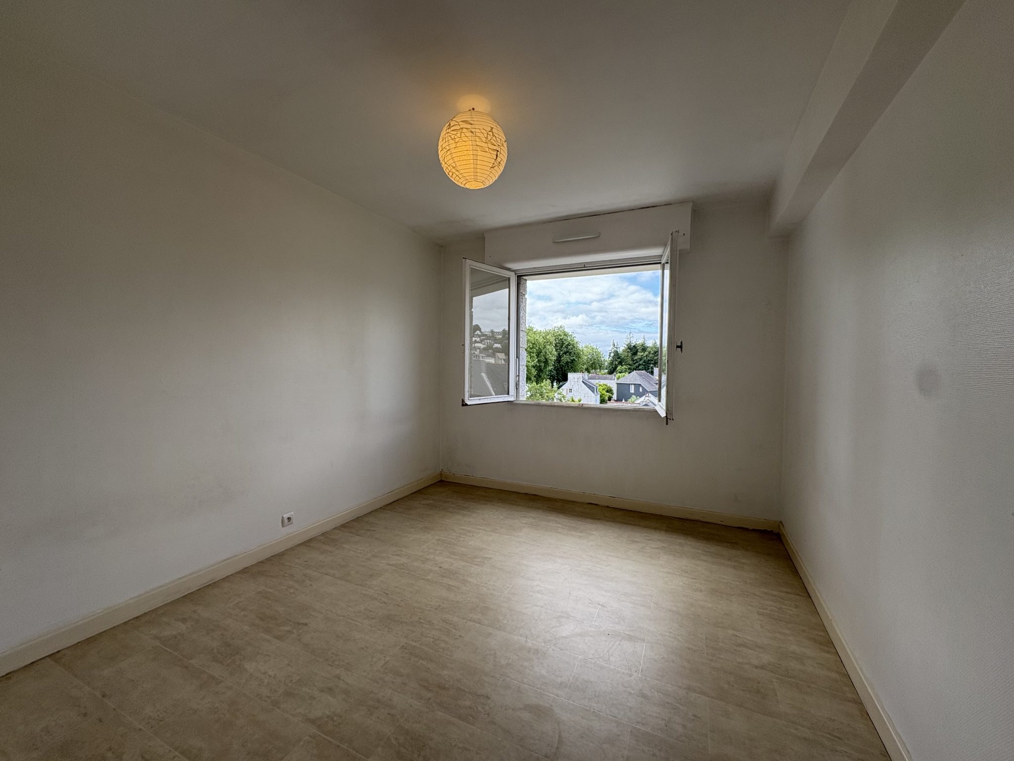 Exclusivité Agence- Espace & Luminosité Pour Ce T2 de 57 m² Sur Les Bords Du Halage