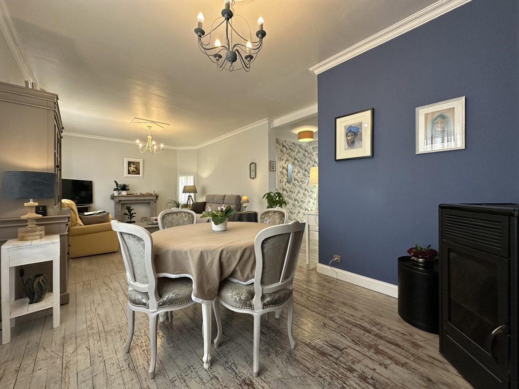 Exclusivité Agence – Rosporden, Élégante & Familiale Maison de caractère de 140 m²