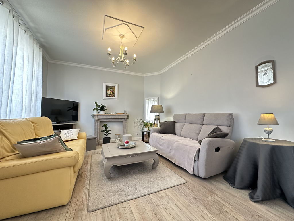 Exclusivité Agence – Rosporden, Élégante & Familiale Maison de caractère de 140 m²