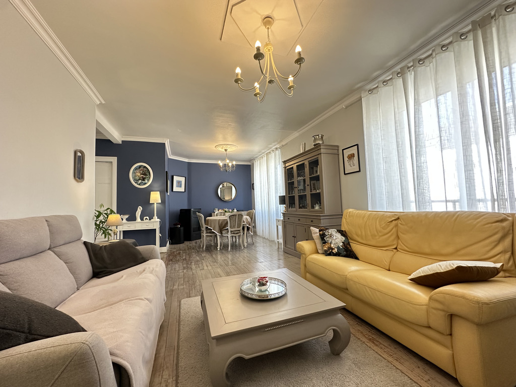 Exclusivité Agence – Rosporden, Élégante & Familiale Maison de caractère de 140 m²