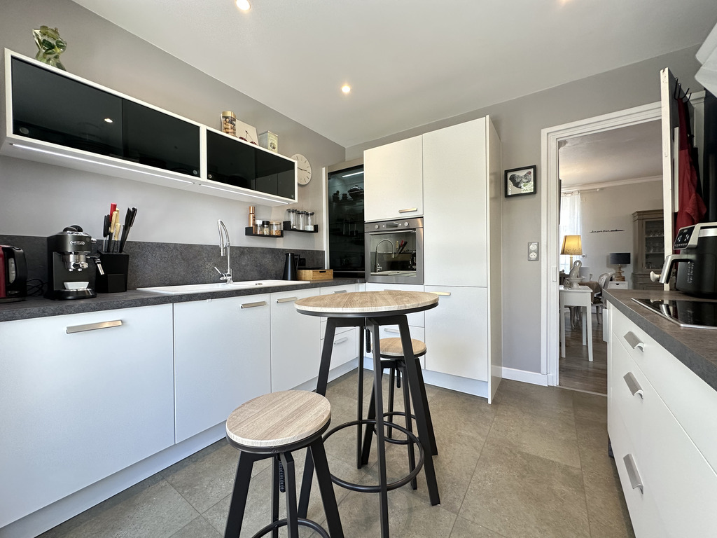 Exclusivité Agence – Rosporden, Élégante & Familiale Maison de caractère de 140 m²