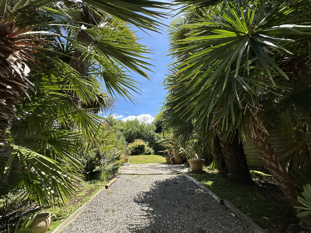 Exclusivité Agence – Rosporden, Élégante & Familiale Maison de caractère de 140 m²