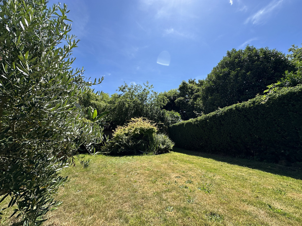 Exclusivité Agence – Rosporden, Élégante & Familiale Maison de caractère de 140 m²