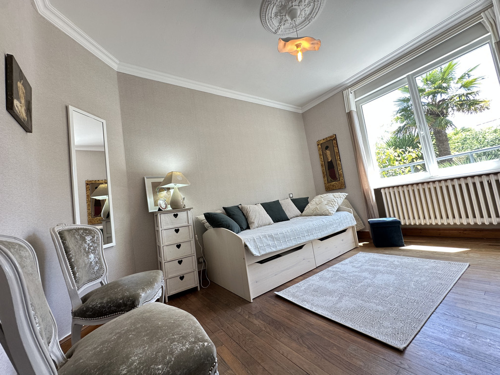 Exclusivité Agence – Rosporden, Élégante & Familiale Maison de caractère de 140 m²